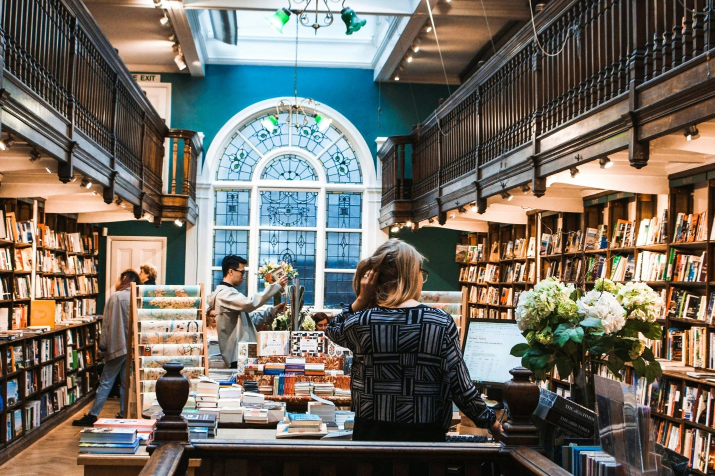 איך חנויות ספרים שומרות על כל מלאי הספרים שלהן?